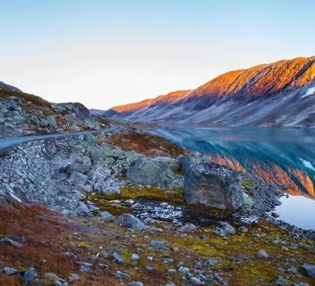 Dom wakacyjny Pa Naer Geiranger,stryn,lom, Turstier